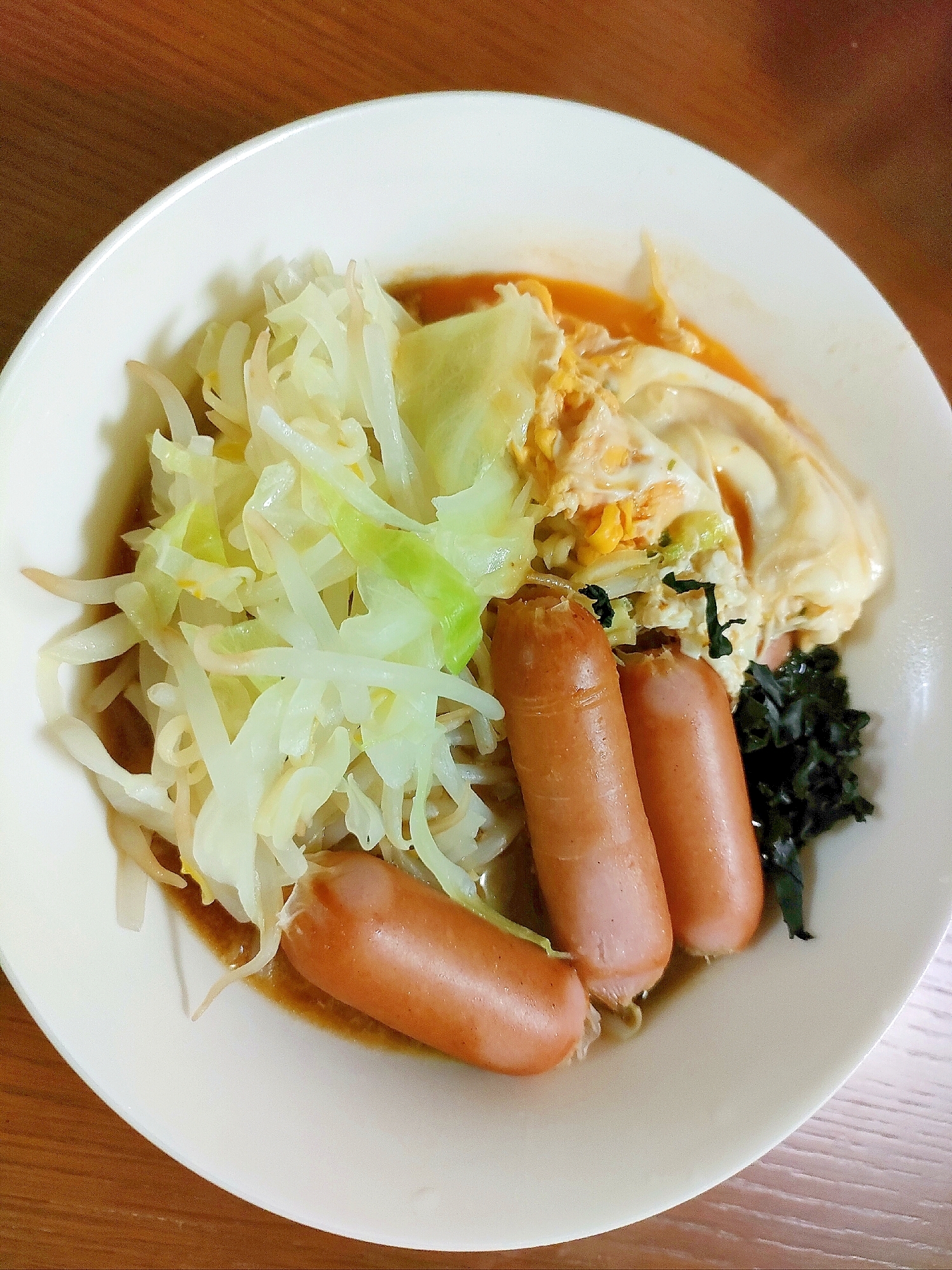 ウインナーとたっぷり野菜の健康ラーメン