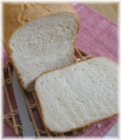 アルプスさん、こんにちは。ホエーが少しづつ貯まってくるので、アルプスさんのレシピで食パンを焼いてみました。もっちもっちで美味しいパン、いい香りに幸せです＾＾*