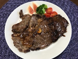 安いお肉がとっても美味しく焼けました。子どもたちもビックリするほど沢山食べてくれました。ごちそう様でした。