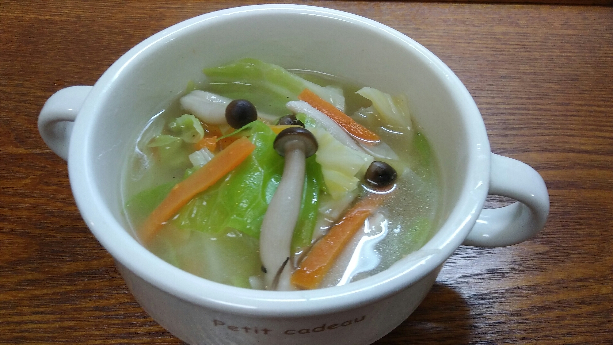 ＊＊やさしいお味＊＊　　彩り野菜の中華スープ♪