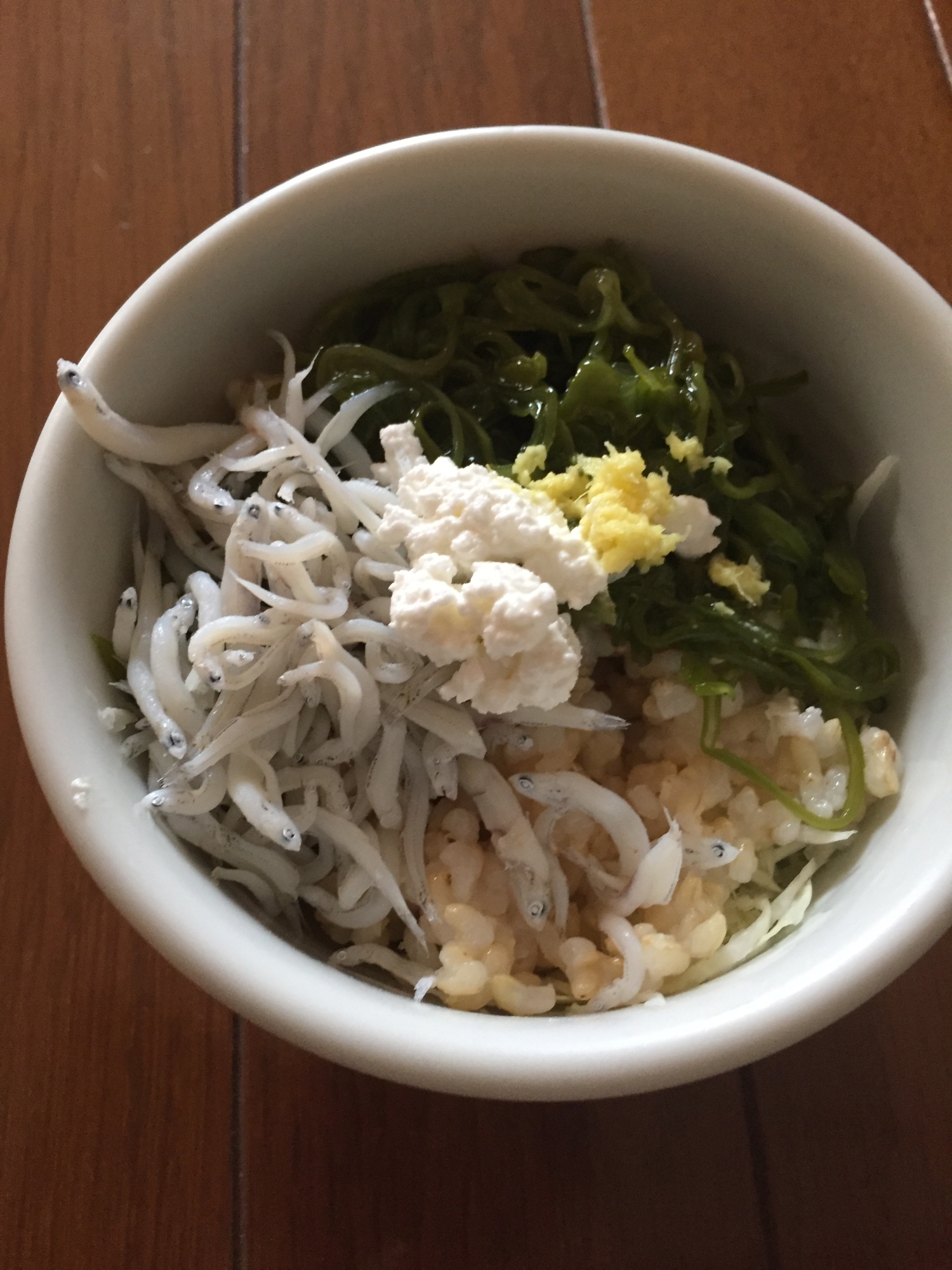 めかぶとしらすのカッテージチーズがけのとろみ丼！