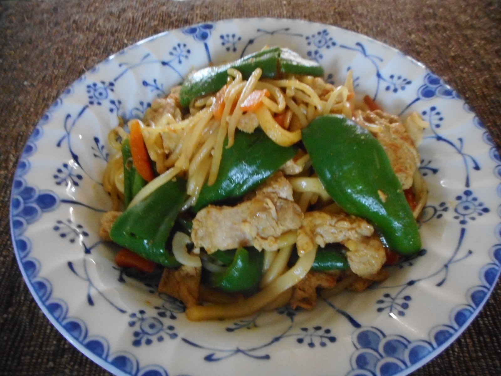 もやしとピーマンのカレー焼うどん