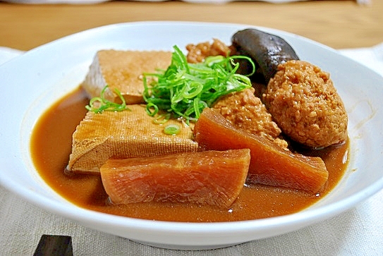 鶏団子と豆腐の味噌煮込み