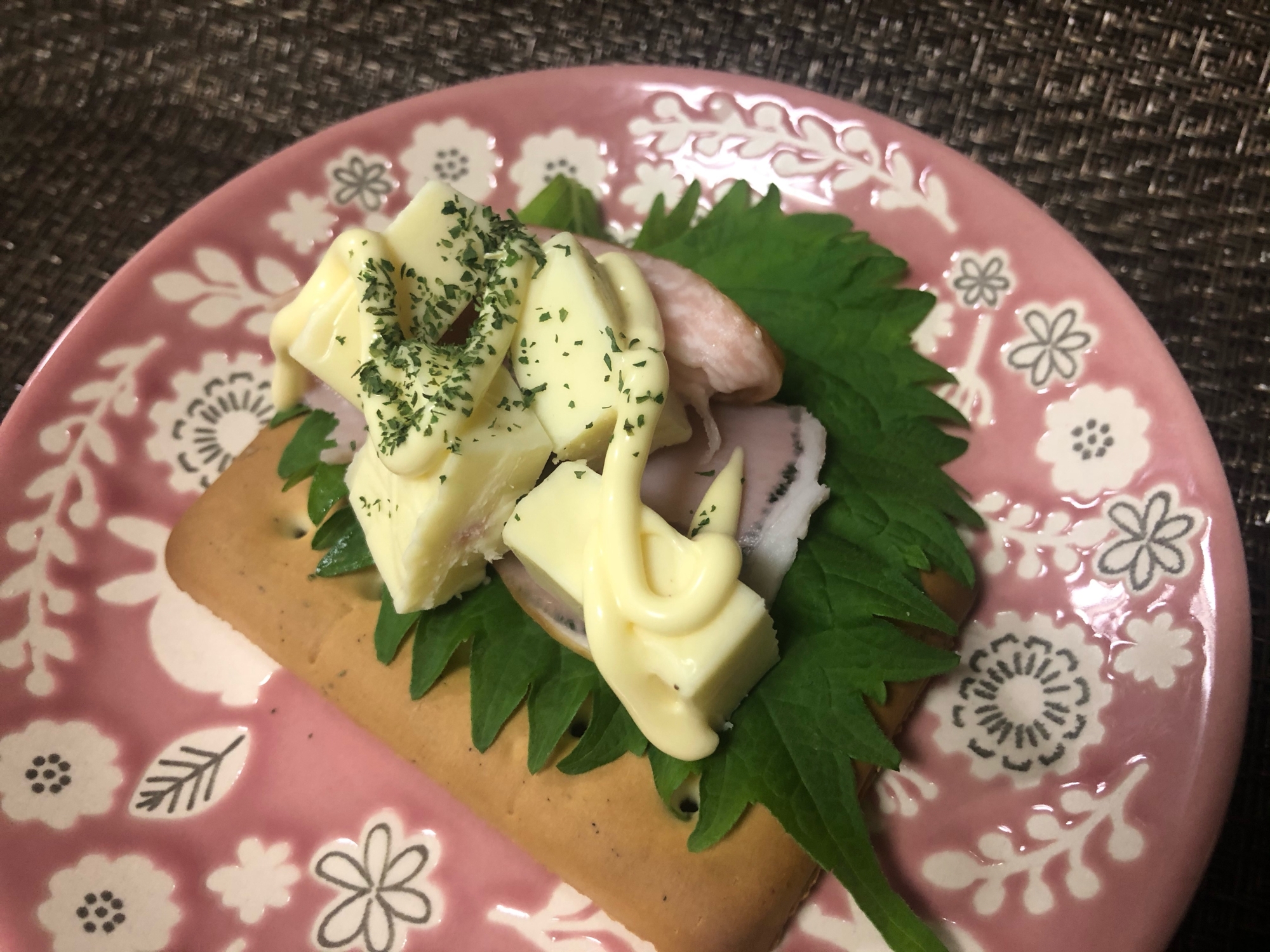 簡単おつまみ★大葉とチーズ&ハムクラッカー