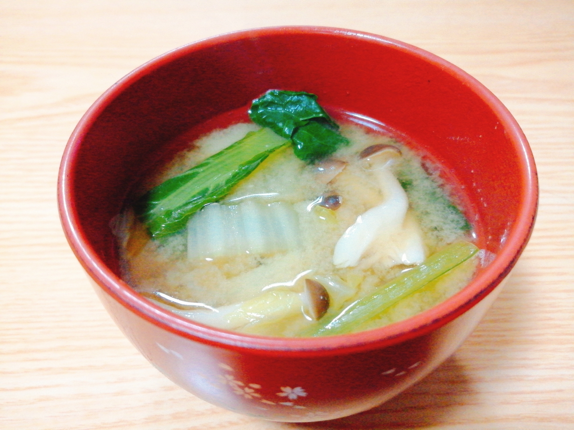 小松菜と白菜としめじの味噌汁