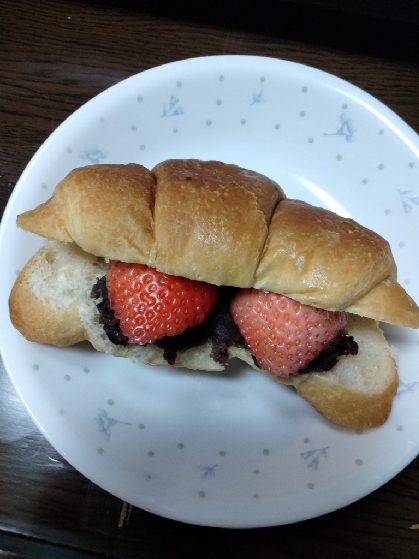 いちごあんサンド✧˖°