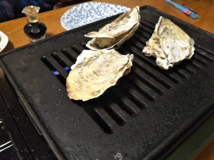 殻付きの牡蠣をいただいたので焼きました。めちゃくちゃおいしかったです
