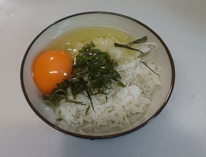 釜揚げしらすと大葉で♪一緒に美味しい卵ご飯