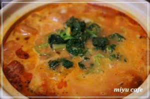 トマトジュースで作る簡単一人トマトチーズ鍋