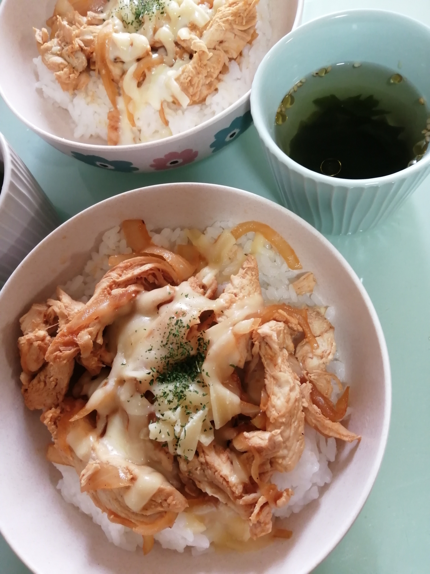 キムチなしの蒸し鶏キムチーズ丼