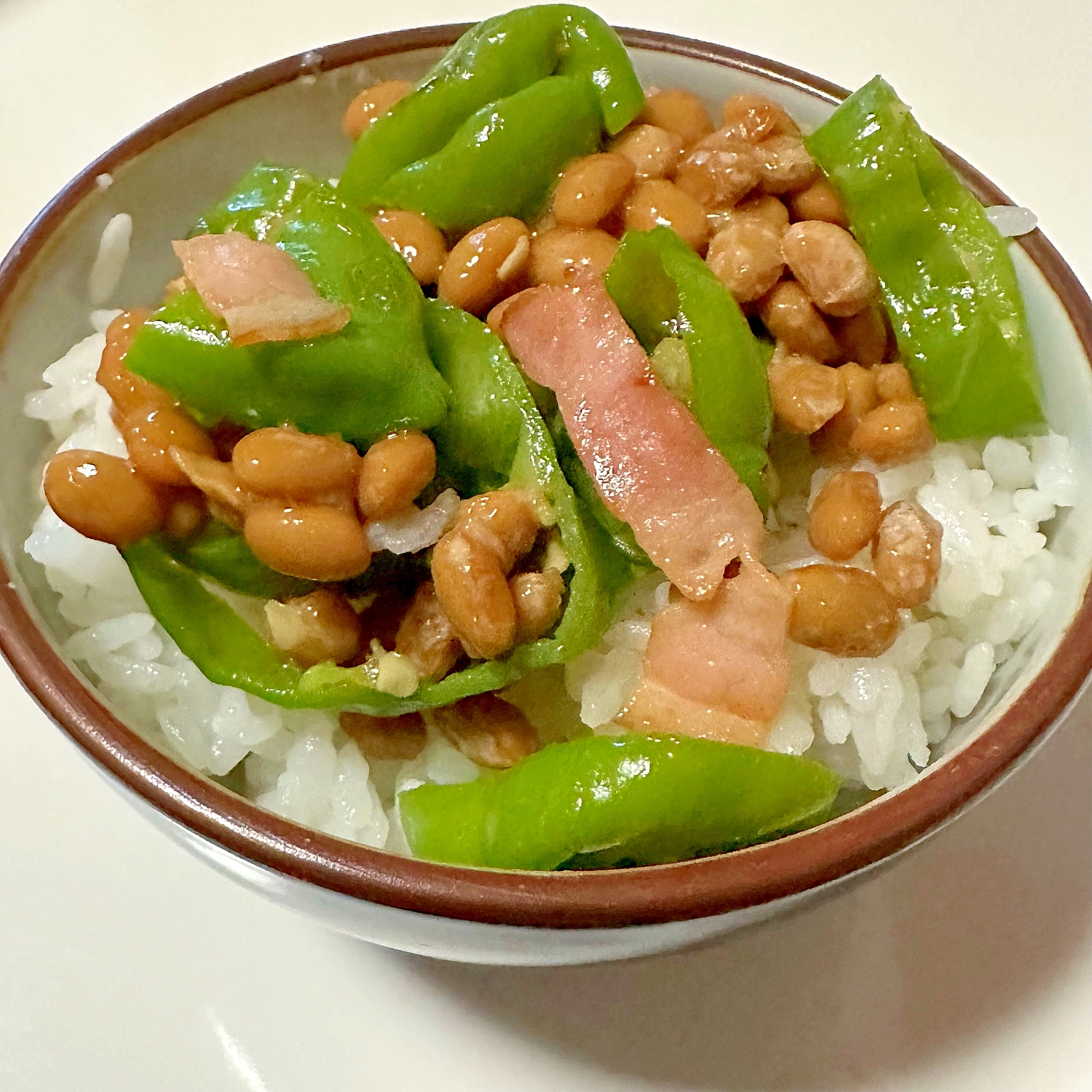 レンジで！ピーマンとベーコンと納豆丼⋆*✾