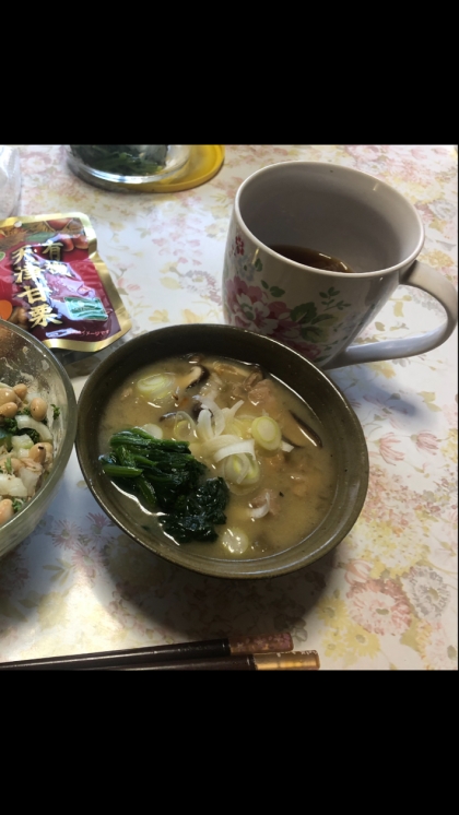 白味噌のお雑煮を食べてみたかったので参考にさせていただきました。具は家にあったものを入れましたが、おいしかったです^_^