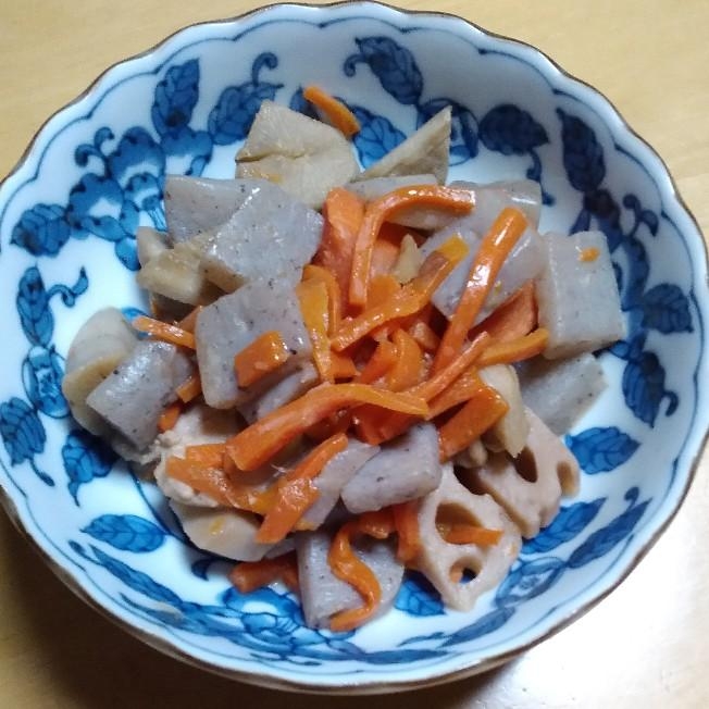 こんにゃくと人参と蓮根の煮物