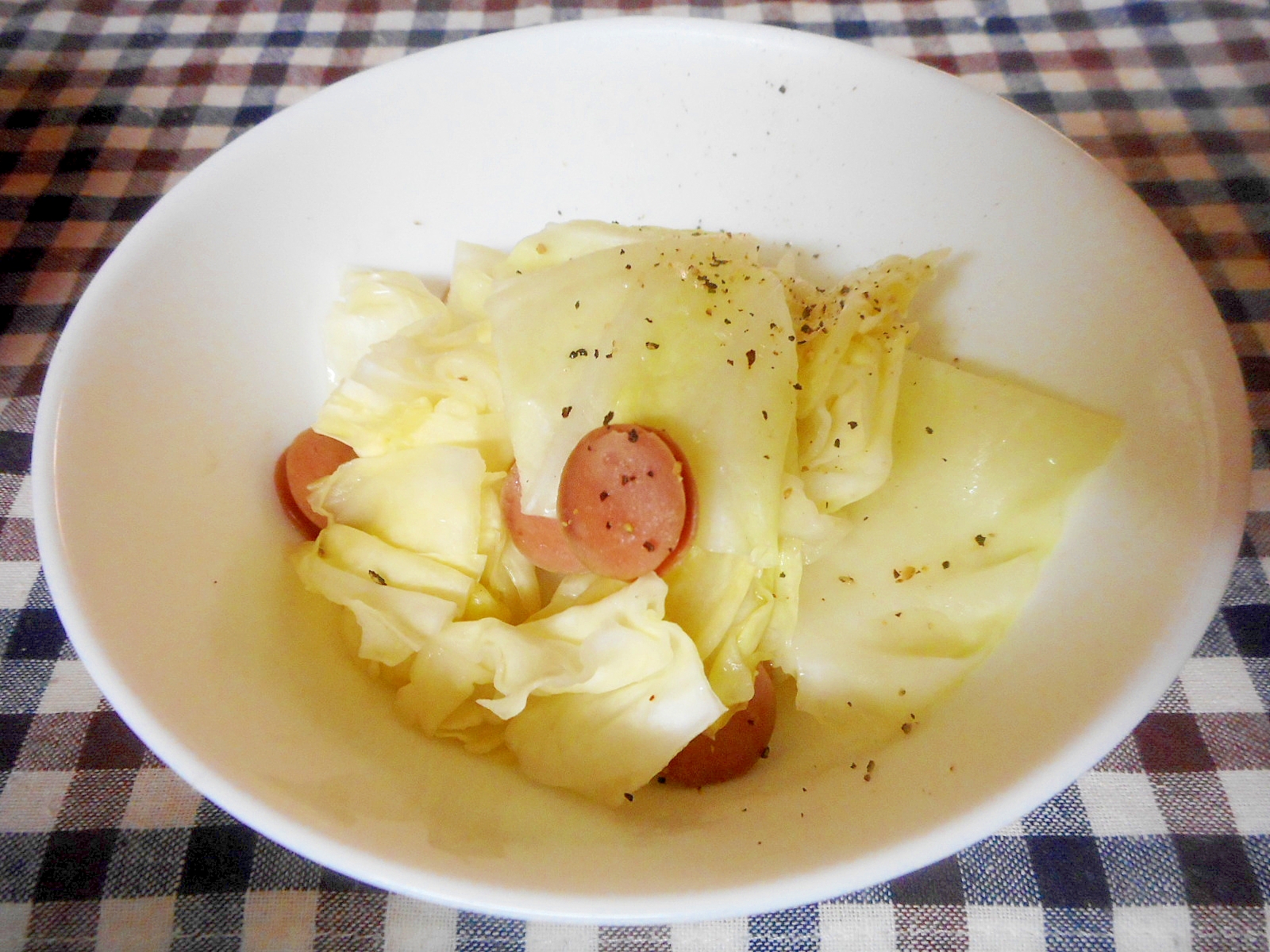 レンジでキャベツとウィンナーの白ダシ蒸し