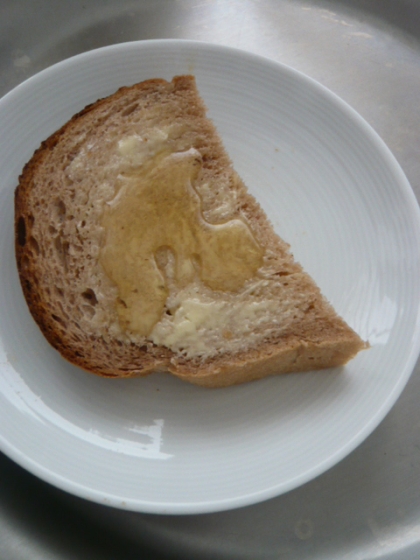 パンを焼いたので、色んなトースト！
この組み合わせは間違いない感じ♪案の定おいしかった～。ごちそうさまです＾＾♪