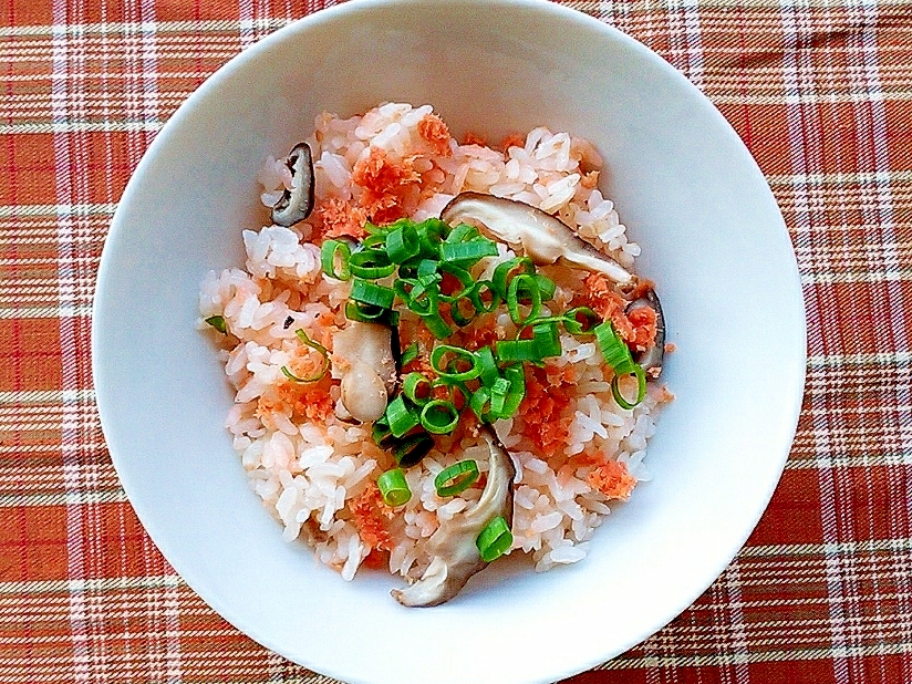 鮭フレークと椎茸の炊き込みご飯