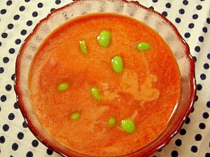 野菜ジュースと豆乳の冷たいスープ風