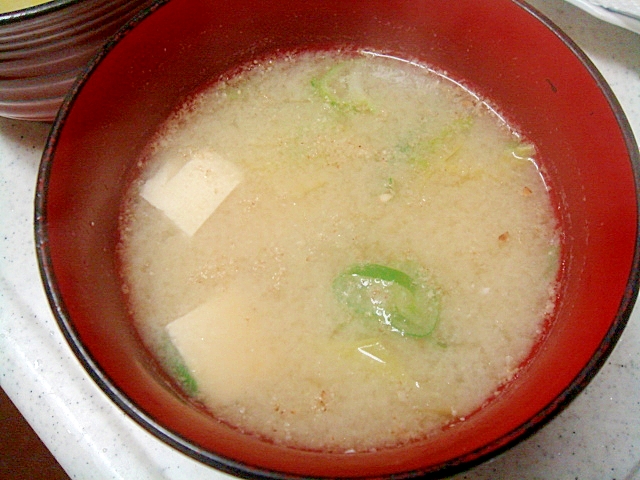 豆腐と白菜のごま風味の味噌汁