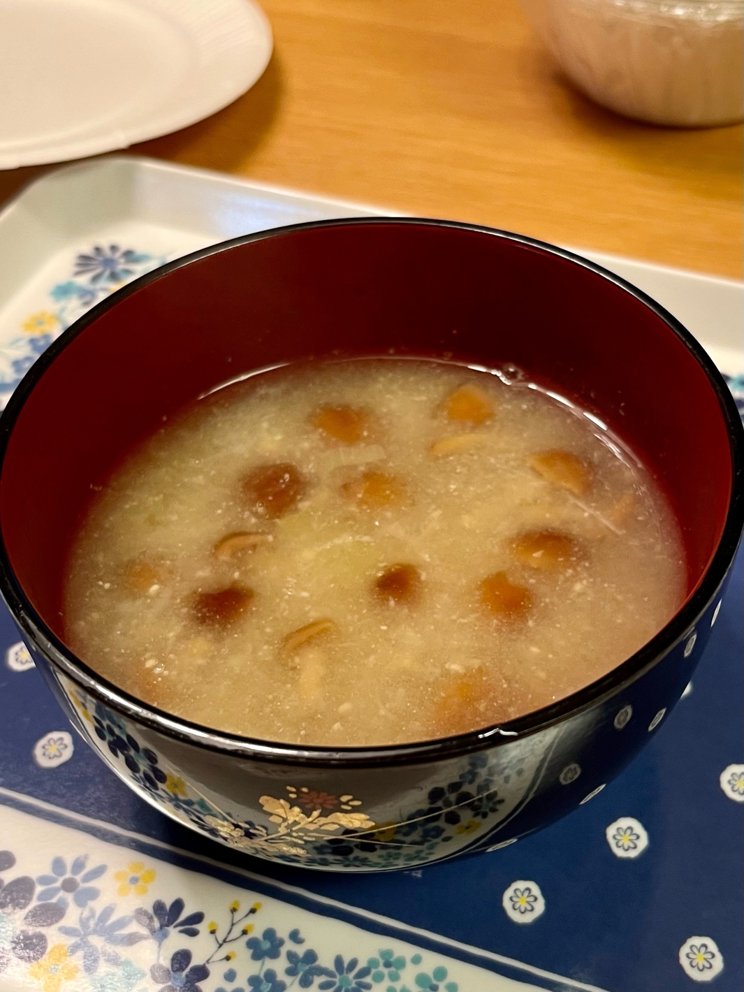 とろ～りなめこと大根おろしの味噌汁