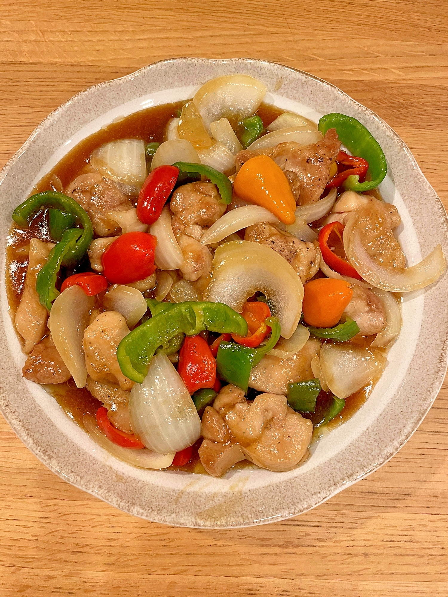 鶏肉と色とりどりのピーマンたちの饗宴