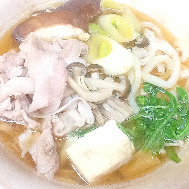 豚バラ肉ときのこのうどんすき鍋