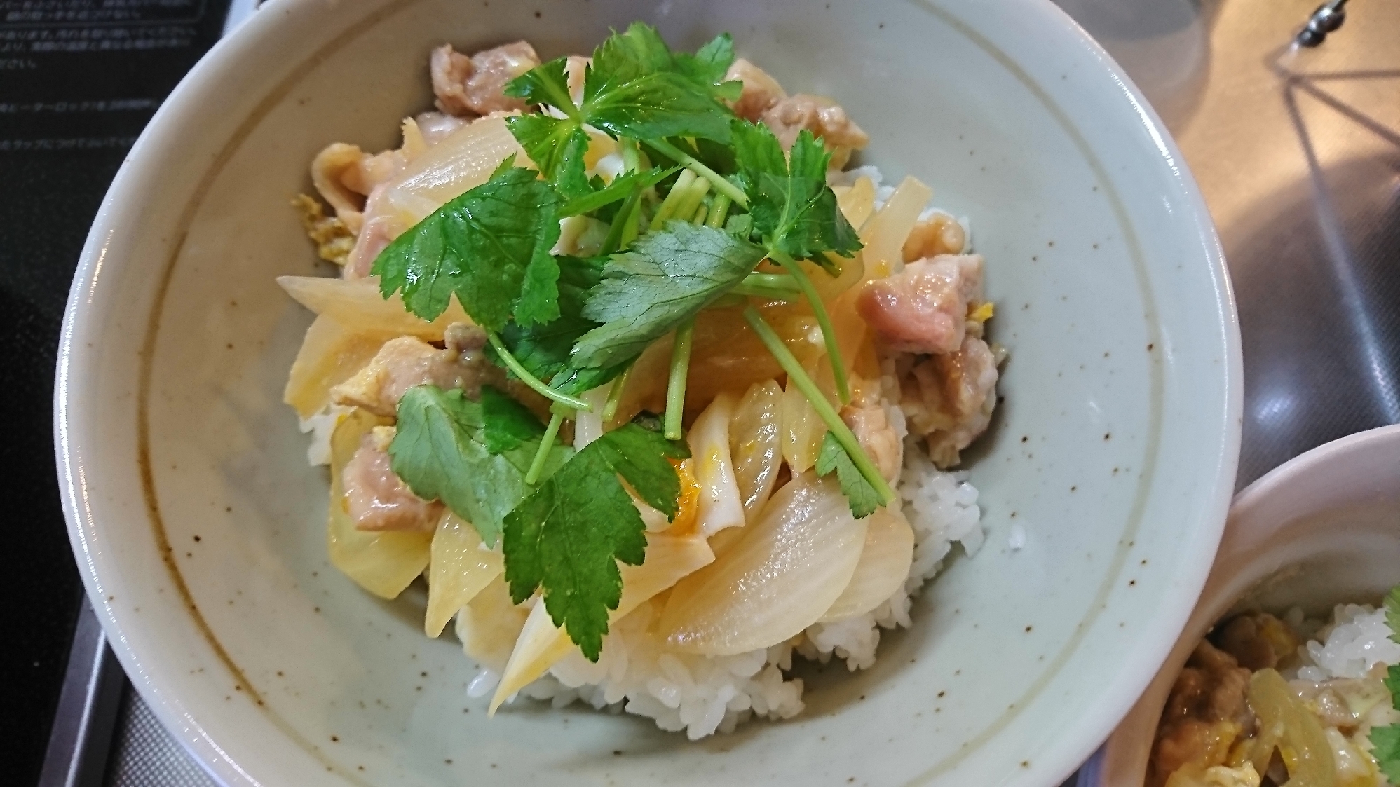 とろとろの卵とつゆがおいしい！親子丼