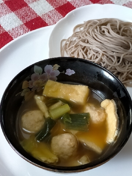 鶏団子と油揚げと葱のつけ蕎麦