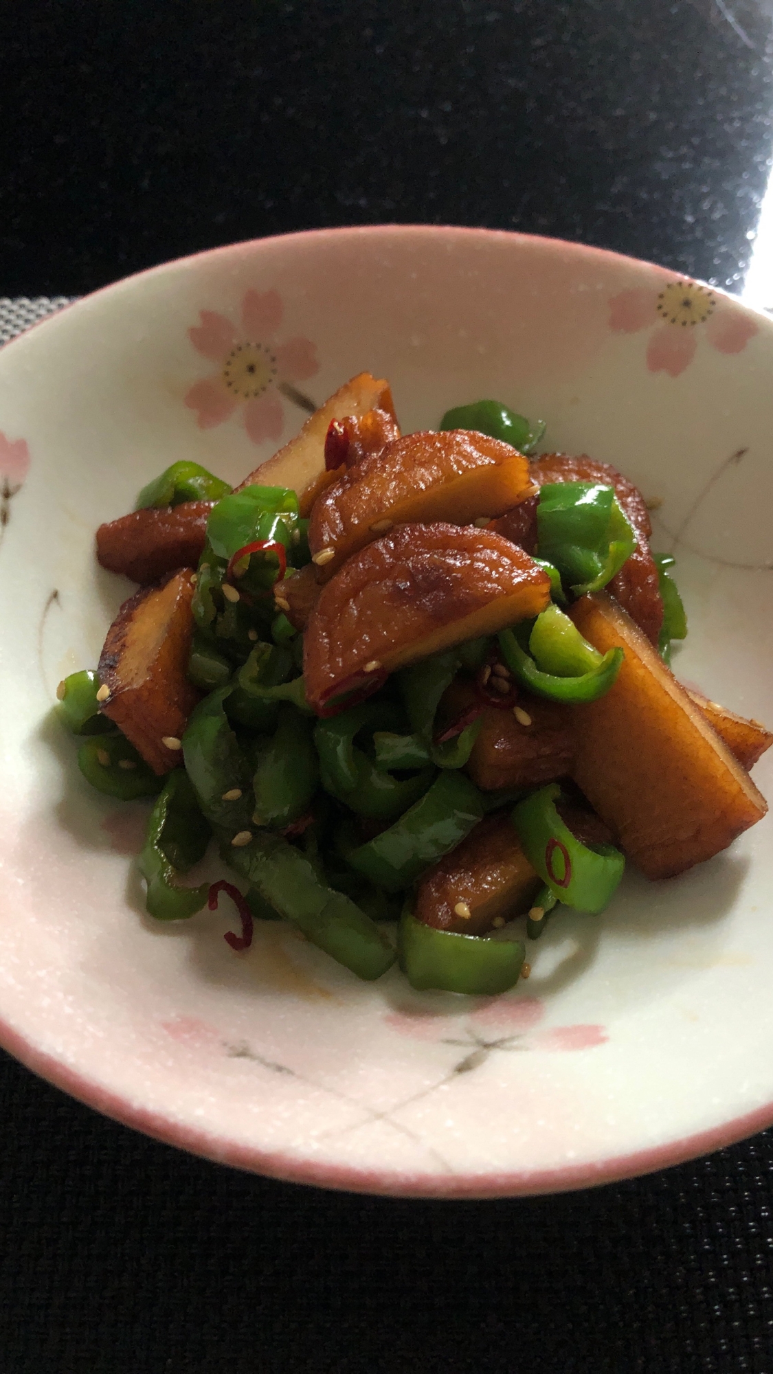 すき焼きのたれでピーマンとさつま揚げのきんぴら