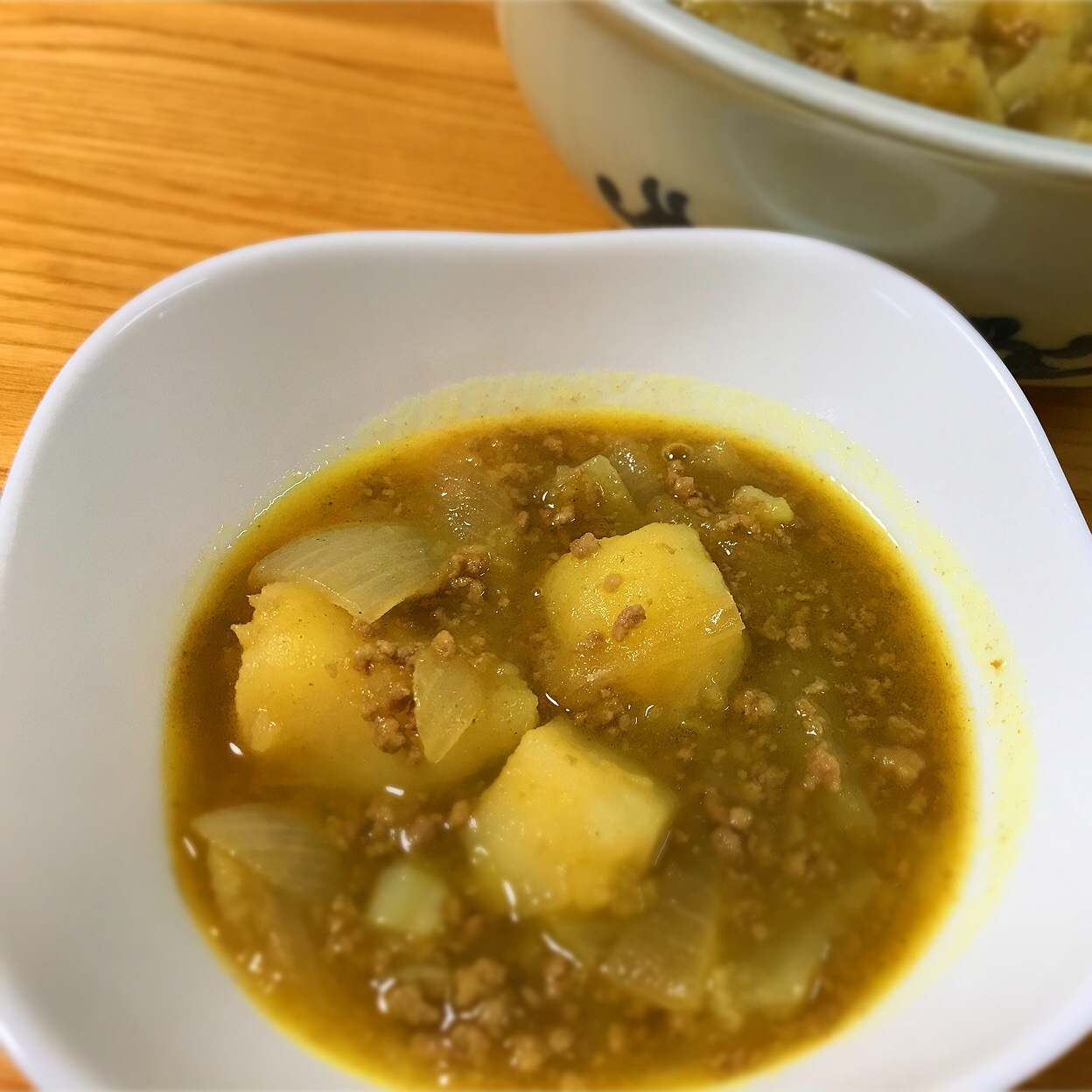 じゃがいもと玉ねぎのバターカレー煮