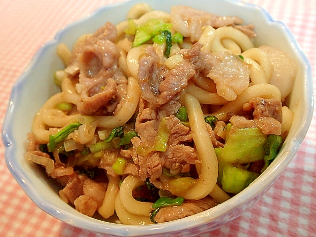 プルコギのたれで　豚と青梗菜と九条葱の焼きうどん♬