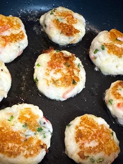 枝豆カニカマチーズのはんぺん焼き