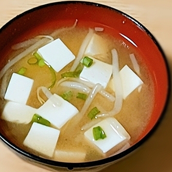 もやしと豆腐のお味噌汁