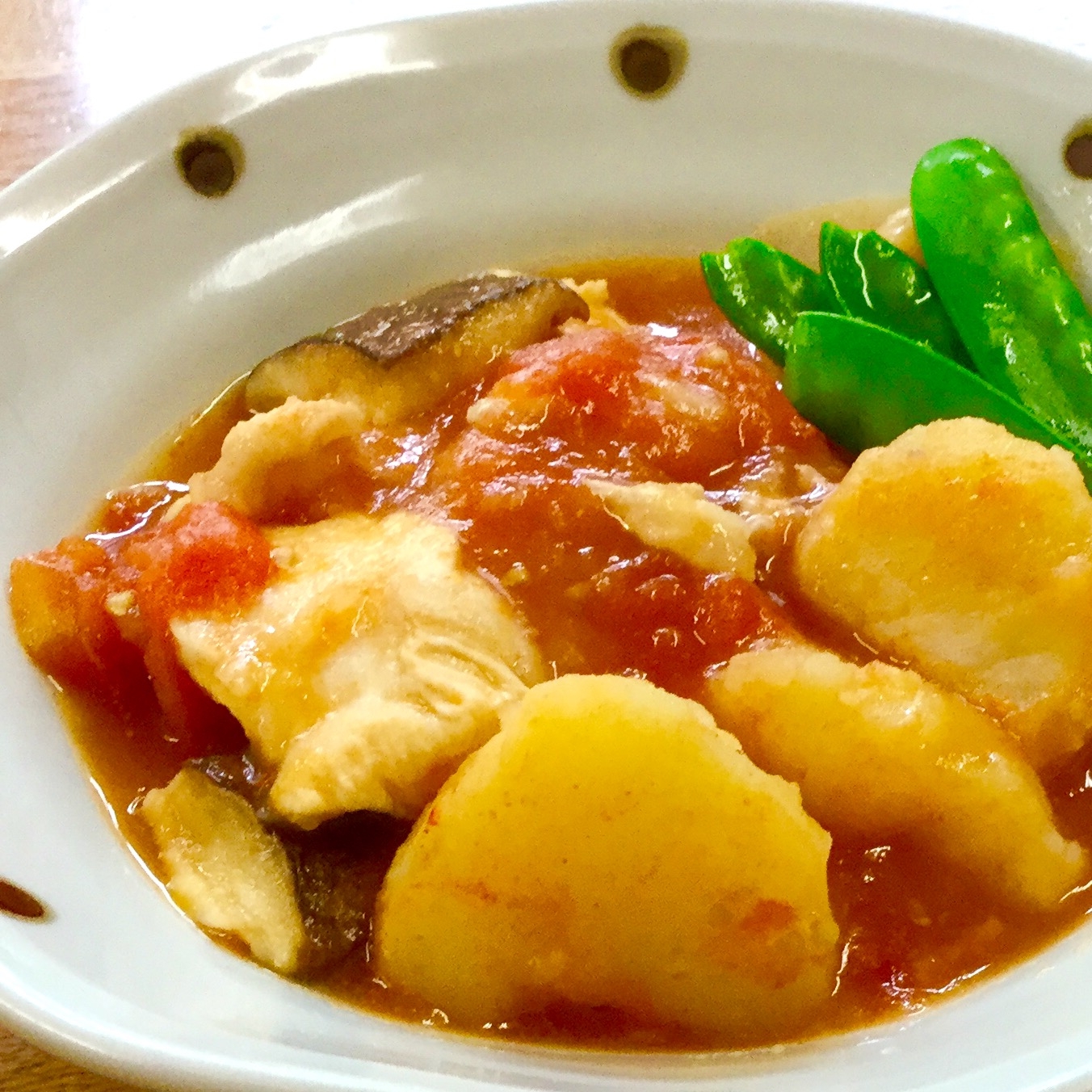 じゃが芋と鶏胸肉のトマト煮