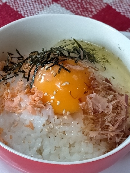 ほぐし焼き鮭入り♡鮭おかか卵かけご飯