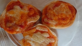 コストコのマスカルポーネロールでピザパン レシピ 作り方 By 育ち盛り３人ママ 楽天レシピ