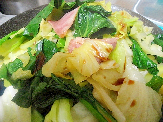 小松菜とキャベツとベーコンのサッと炒め