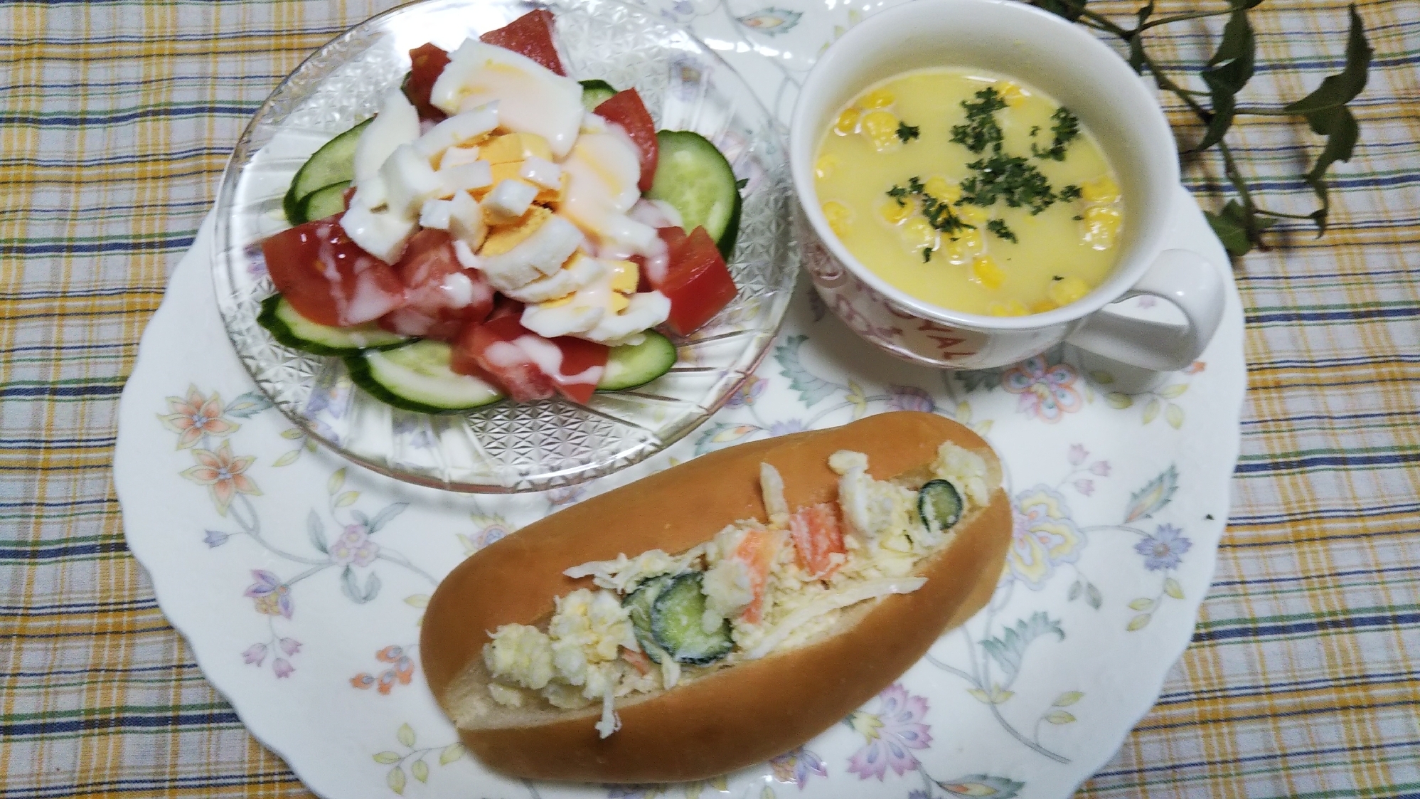 茹で卵野菜サラダとポテサラサンドとコーンスープ☆