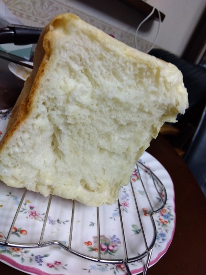 バターが多くて、とても美味しくできました。切るのが難しいくらいに、ふわふわにできました！
