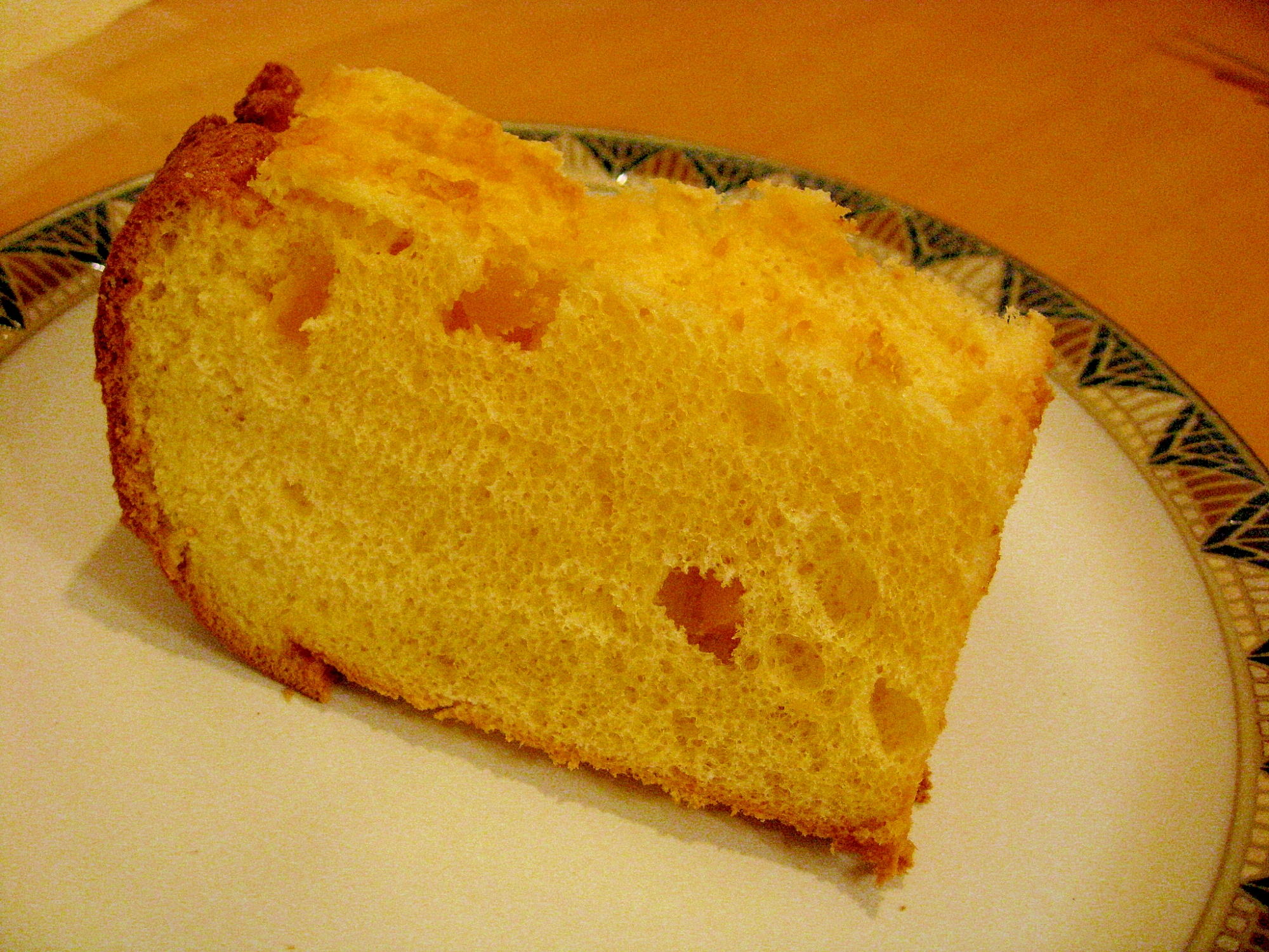 ドライマンゴー入り!杏仁シフォンケーキ♪