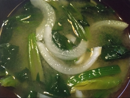 ほうれん草と玉ねぎの味噌汁