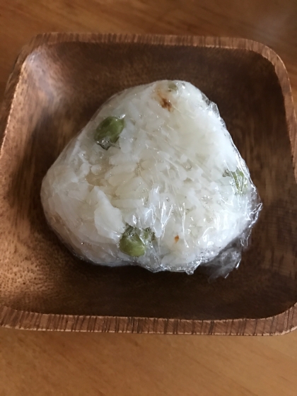 豆ごはんをリメイク☆梅とクリームチーズの豆むすび