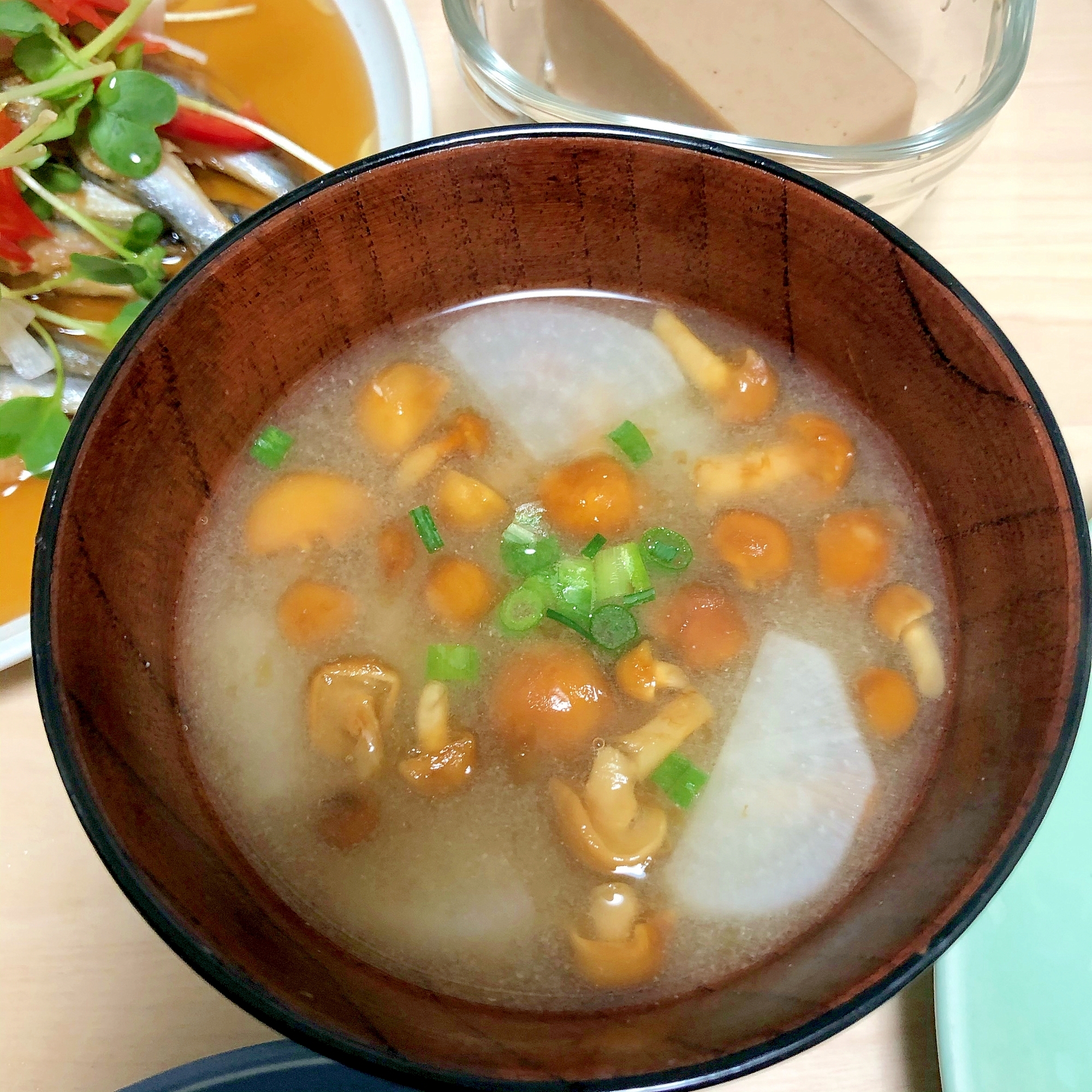 なめこと大根の味噌汁