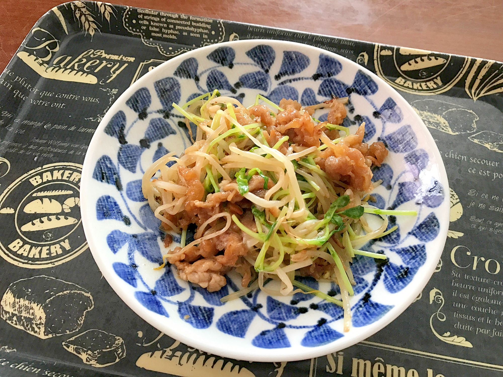 豚肉の生姜焼き☆リメイク☆もやし&豆苗炒め