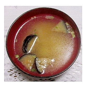 揚げ茄子とねぎの味噌汁（液体みそ）