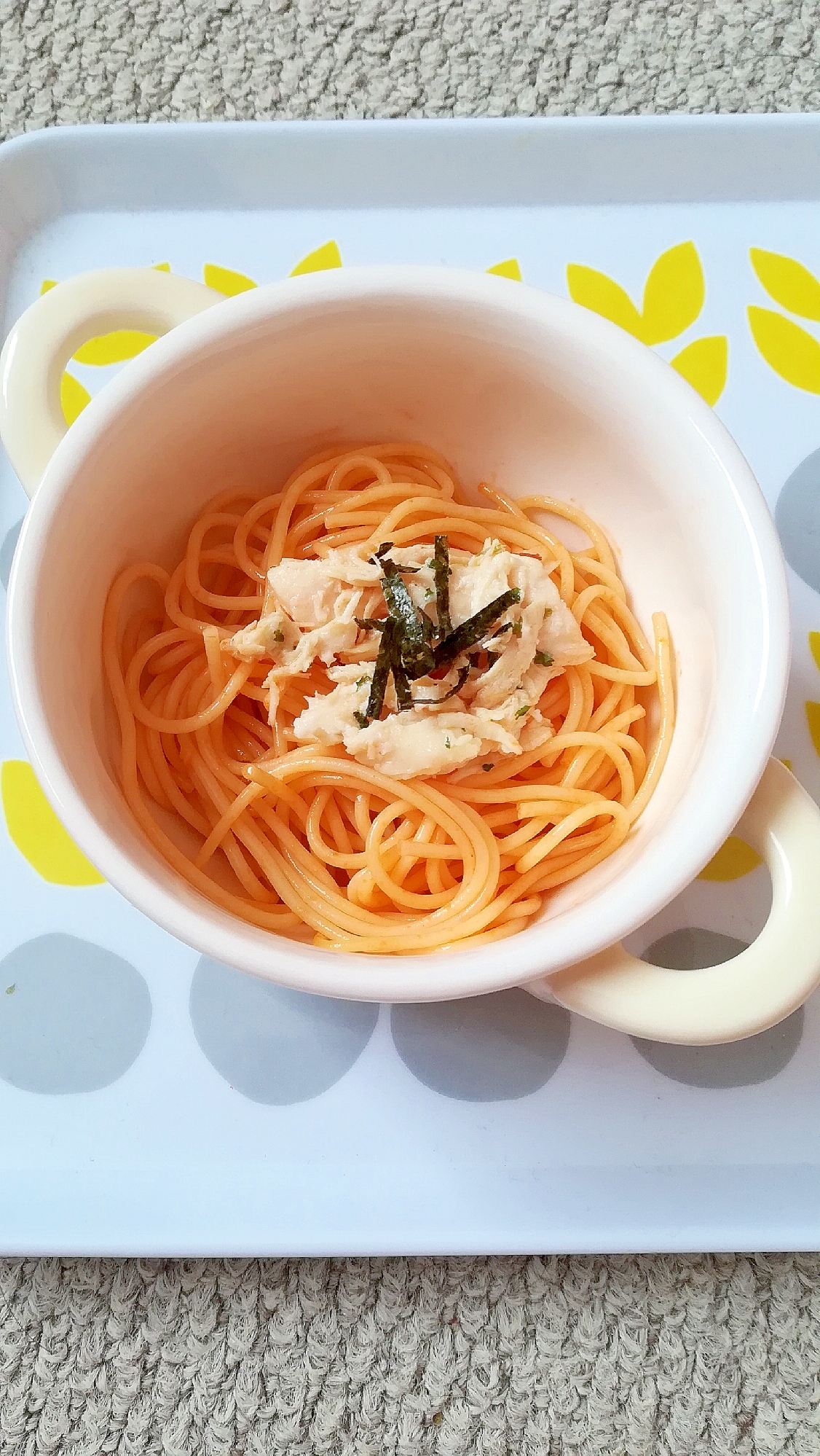 サラダチキンのトマトソースパスタ