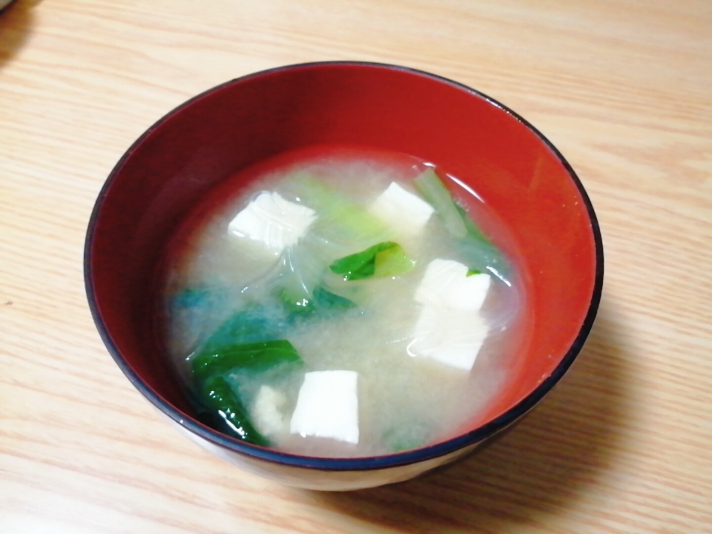 豆腐と小松菜と春雨の味噌汁