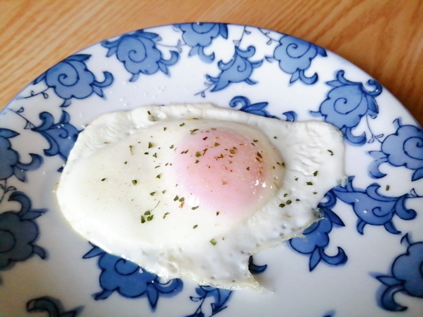 クレイジーソルトとパセリの目玉焼き