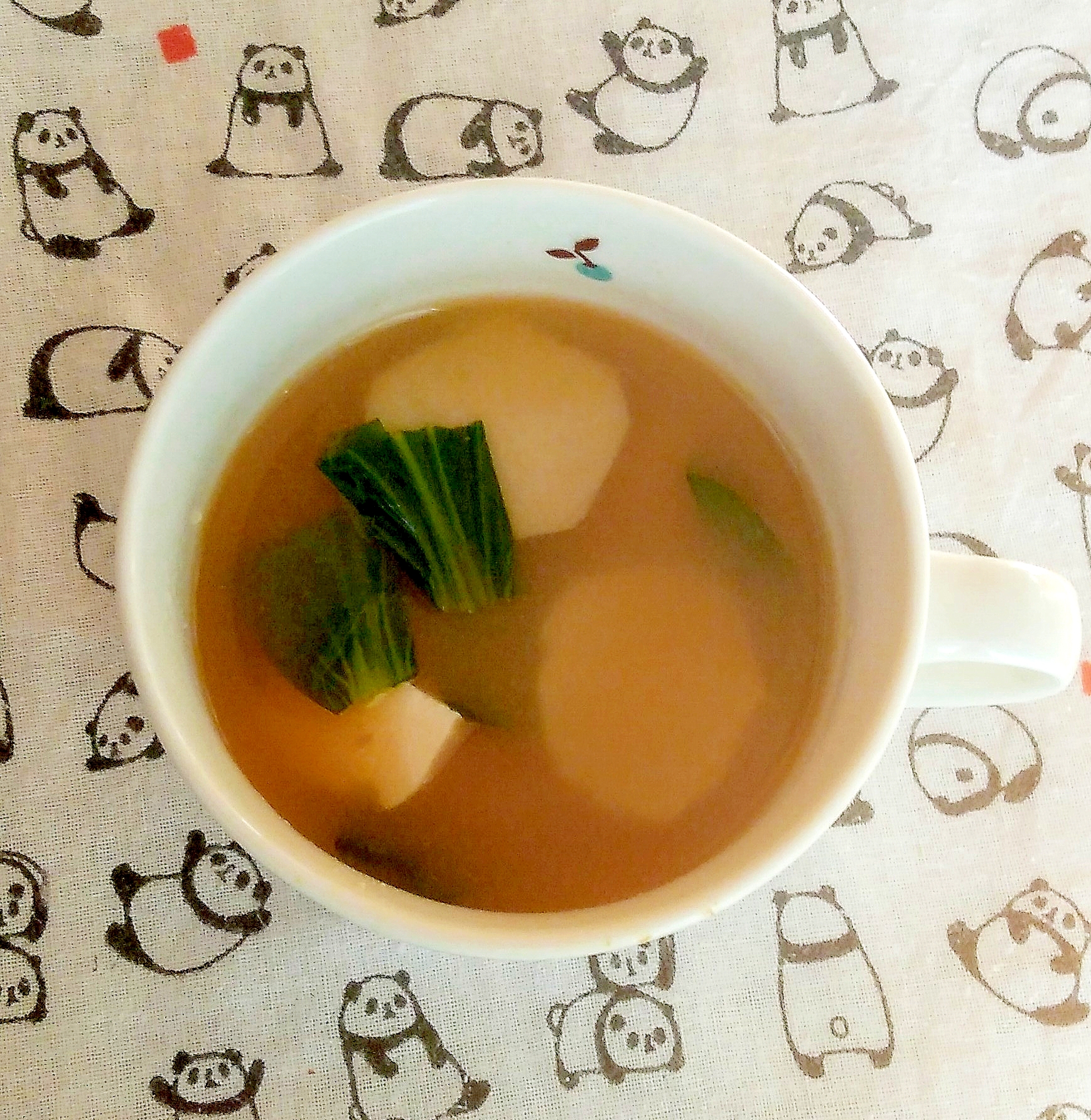 里芋・チンゲン菜・豆腐の味噌汁