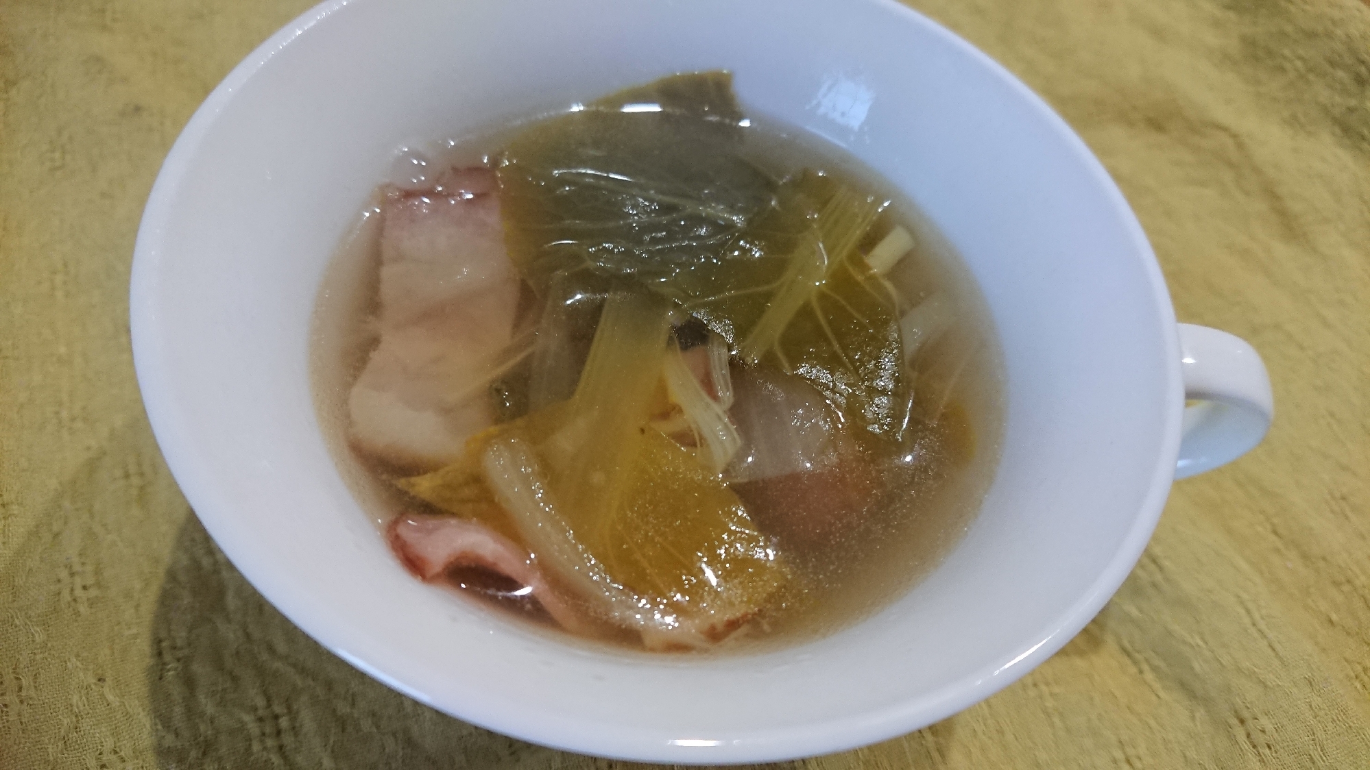 小松菜と玉ねぎのコンソメスープ
