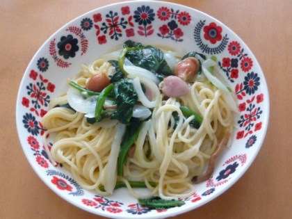 ほうれん草とクリーム系パスタって合うんですね♪
今日のお昼に作って食べました～^-^
主人にもウマイをもらいました♪
ありがとうございました！